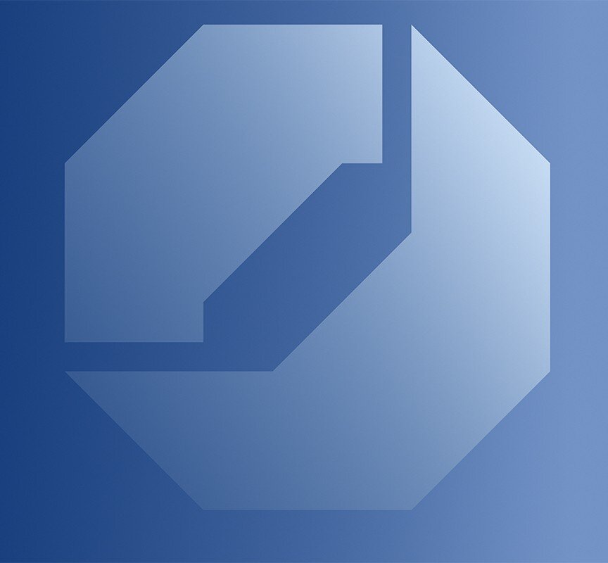 Das Bild zeigt ein stilisiertes, geometrisches Logo in verschiedenen Blautönen. Es hat eine moderne und minimalistische Form.