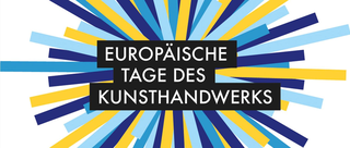 Das Bild zeigt eine dynamische Anordnung farbiger Streifen in Blau und Gelb mit dem Schriftzug „Europäische Tage des Kunsthandwerks“ in der Mitte.