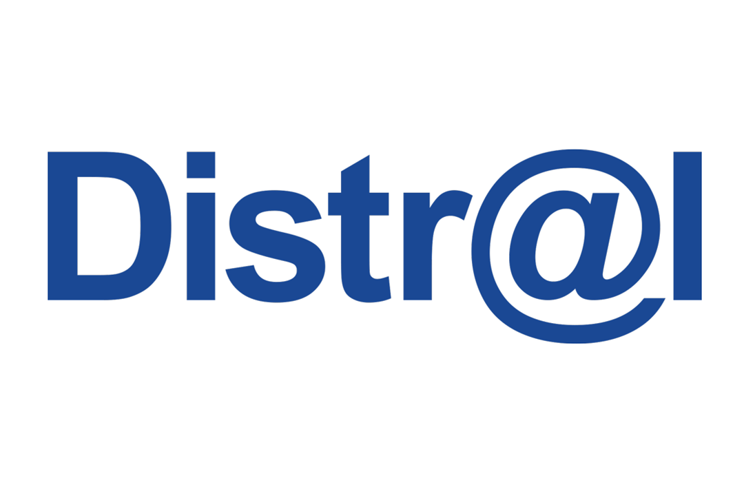 Das Bild zeigt das Logo mit dem Schriftzug "Distral" in blauer Schrift. Das "a" ist durch ein @-Symbol ersetzt.