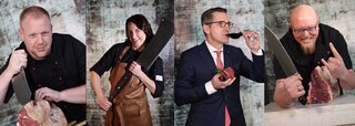 Das Bild zeigt vier Personen in charakteristischen Posen: ein Koch mit Messer, eine Köchin mit großer Klinge, ein Mann im Anzug mit Weinglas und ein fröhlicher Mann mit Fleisch.