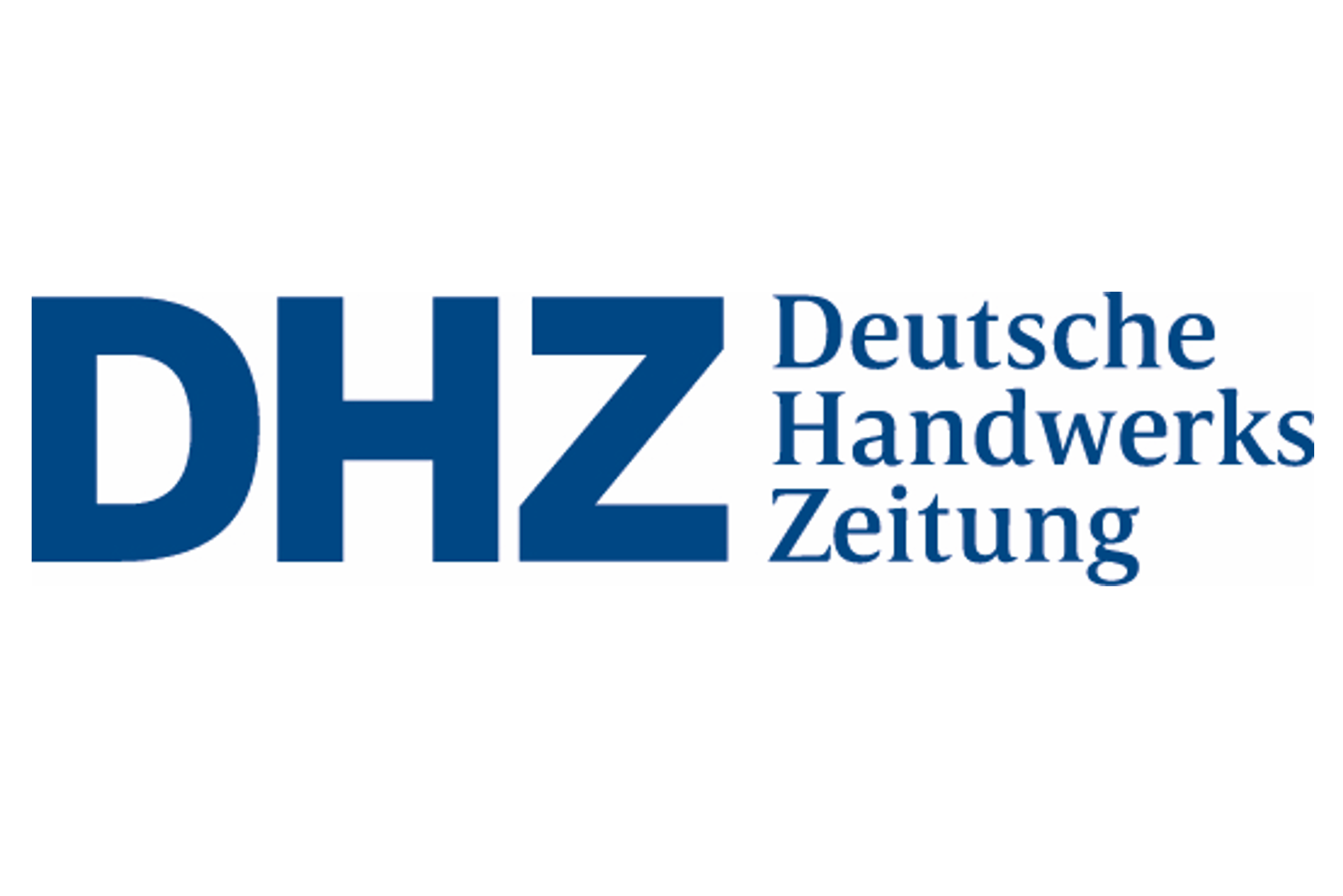 Das Bild zeigt das Logo der "Deutschen Handwerks Zeitung" (DHZ) in blauer Schrift. Es steht für Nachrichten und Informationen rund um das Handwerk.