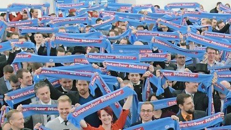 Sechzehn zu Neun