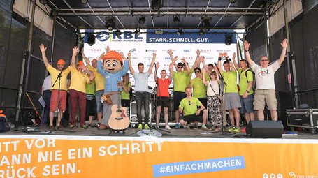 Sechzehn zu Neun
